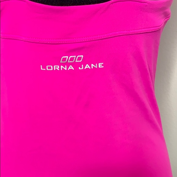 Lorna Jane Tank with built in bra - Picture 3 of 4